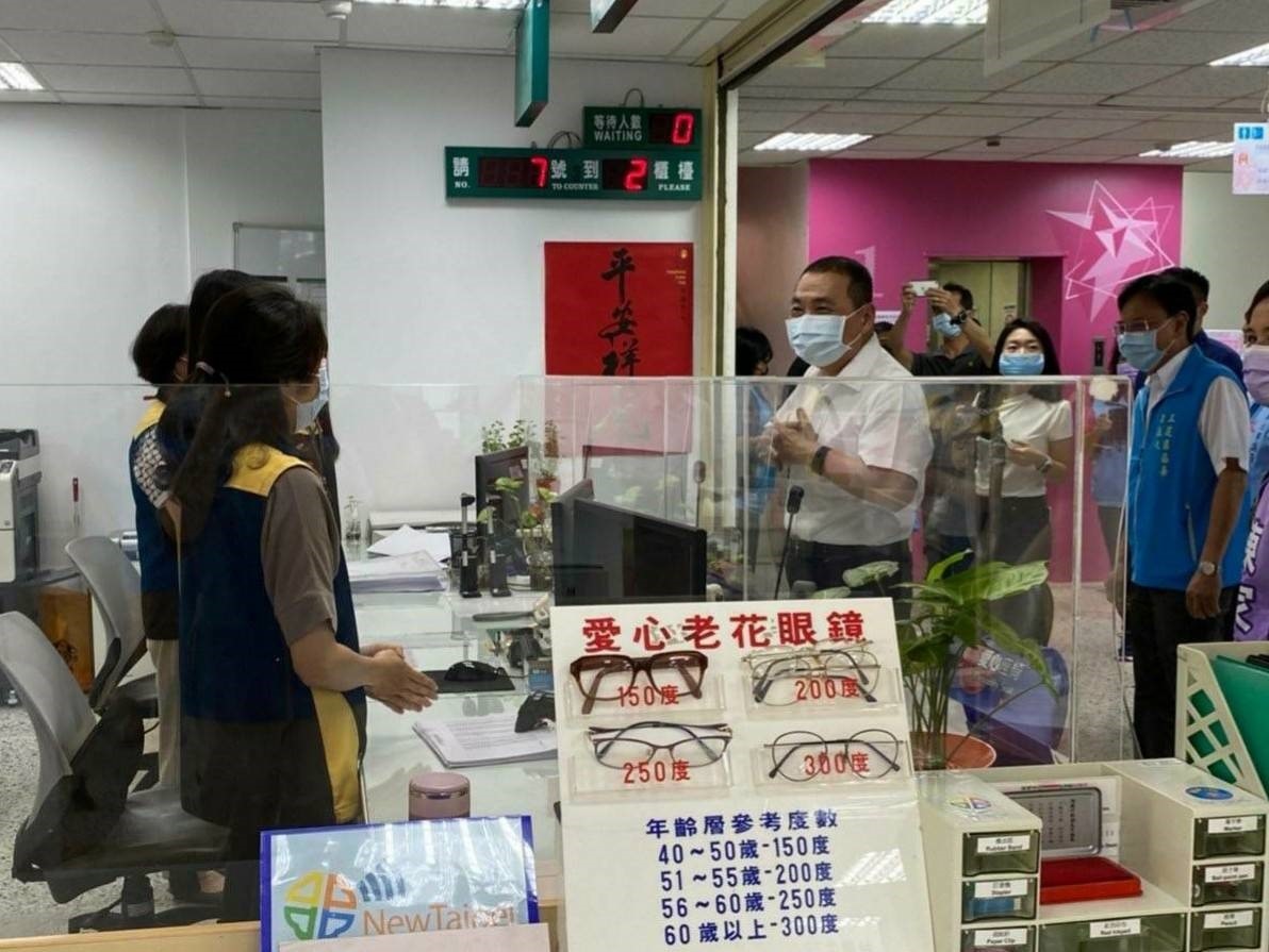 新北市侯市長蒞臨本所三芝區所慰勉戶政同仁